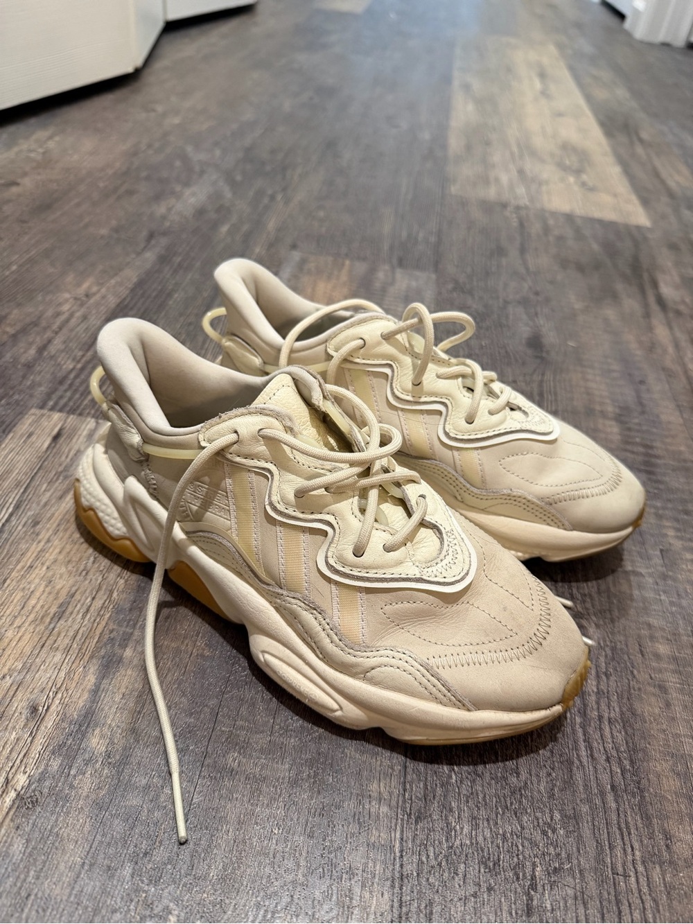 Adidas Originals Ozweego Off White Gum Women's Athletic Shoes GZ2789